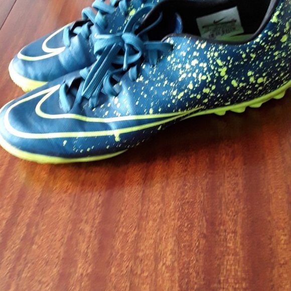 Nike Mercurial Big Boys Size 7 Indoor Soccer Shoes - Picture 2 of 5